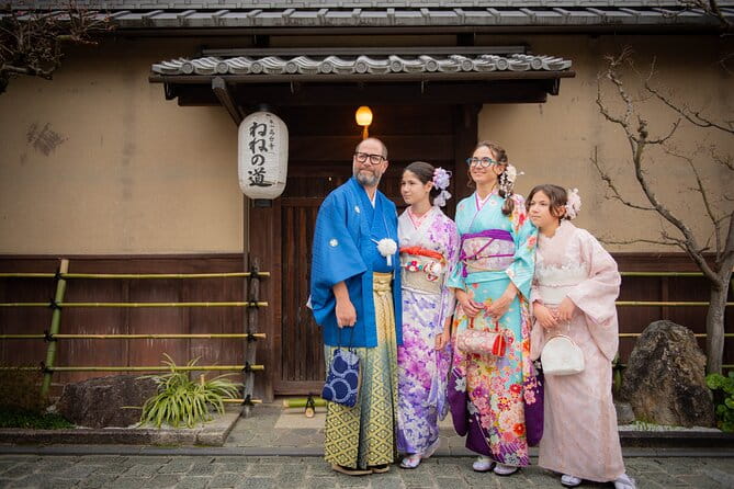 A Privately Guided Photoshoot in Beautiful Kyoto - Capturing Unforgettable Moments