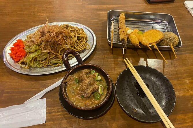 A Soul Food Tour in Osakas Shinsekai With a Local Guide - Sipping on Local Beverages