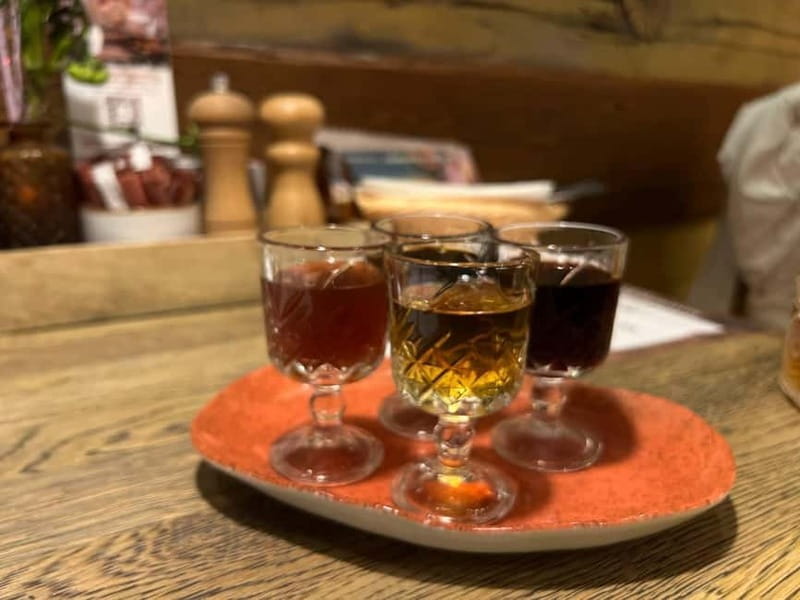A Taste of Poland: Vodka & Liquor Tasting Tour - Exploring the Tasting Experience in Depth