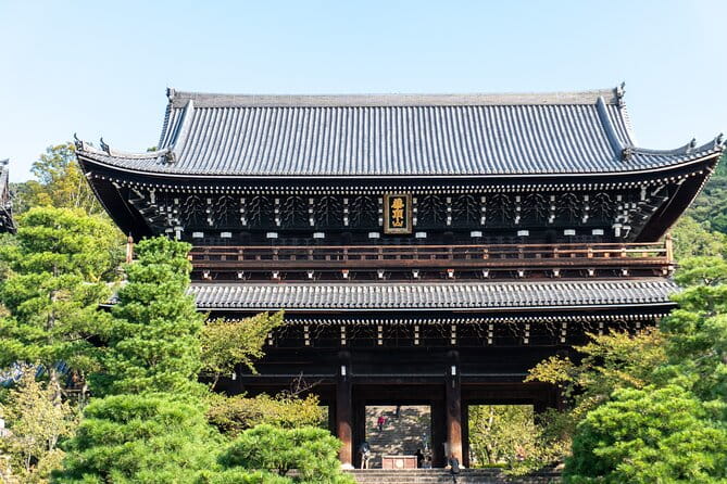 A Tour to Explore Kyotos Autumn Foliage at Kiyomizu-dera Temple - Discovering Kiyomizu-dera Temple
