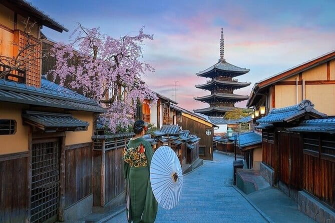 A Tour to Explore Kyotos Autumn Foliage at Kiyomizu-dera Temple - Getting to the Meeting Point