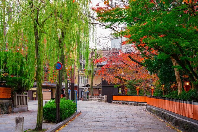 A Tour to Explore Kyotos Autumn Foliage at Kiyomizu-dera Temple - Important Considerations