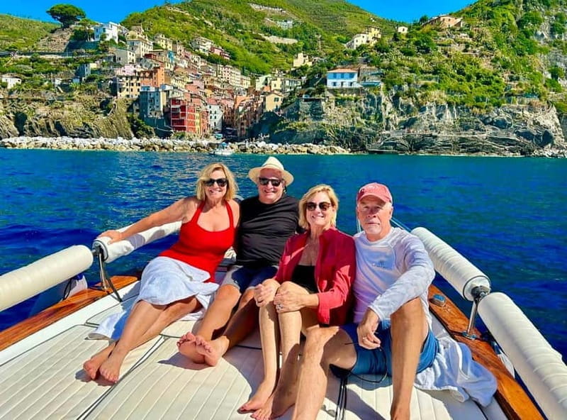 A unique experience of the Cinque Terre by sea. - FAQ