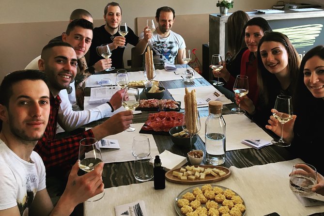 Abellonio Cascina Piccaluga - Visit to the Vineyards, to the Wine Tasting Cellar - Accessibility and Group Size Details