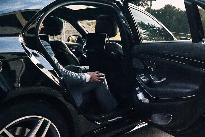 Airport Transfer: Airport ARN to Stockholm by Business Car - Key points / Takeaways