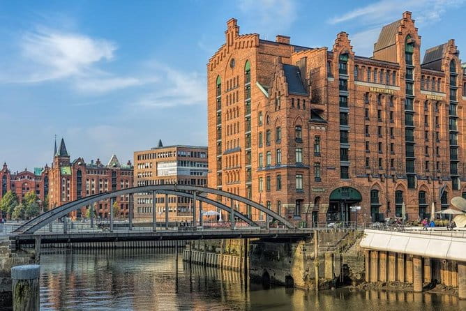 Airport Transfer: Hamburg Airport HAM to Hamburg by Business Car - First Impressions of the Hamburg Airport Transfer Experience