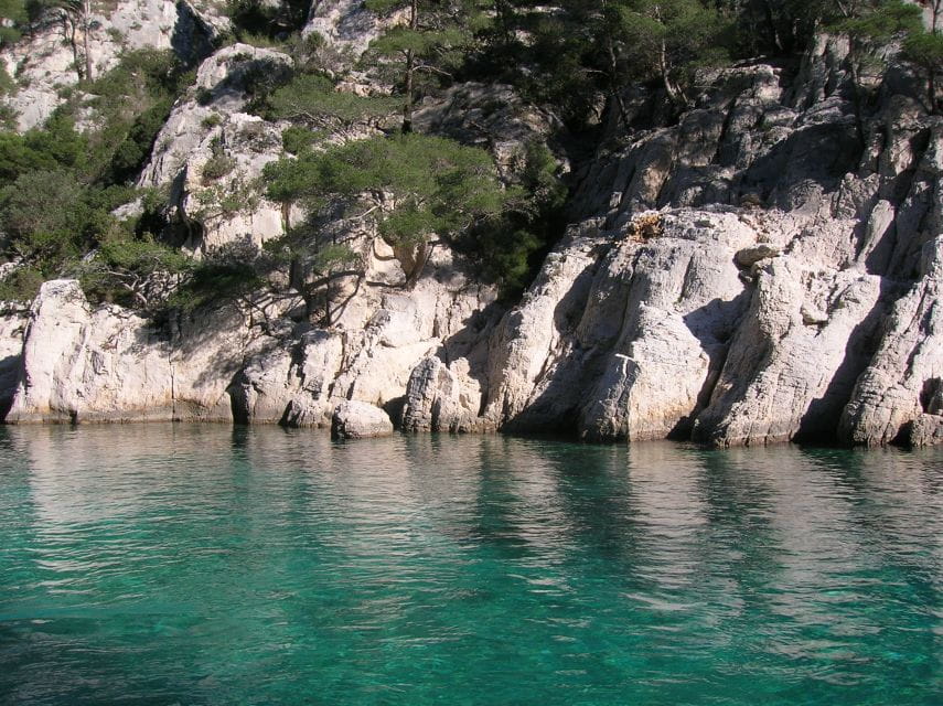 Aix-en-Provence: Cassis Boat Ride and Wine Tasting Day Tour - Cassis Winery Visit