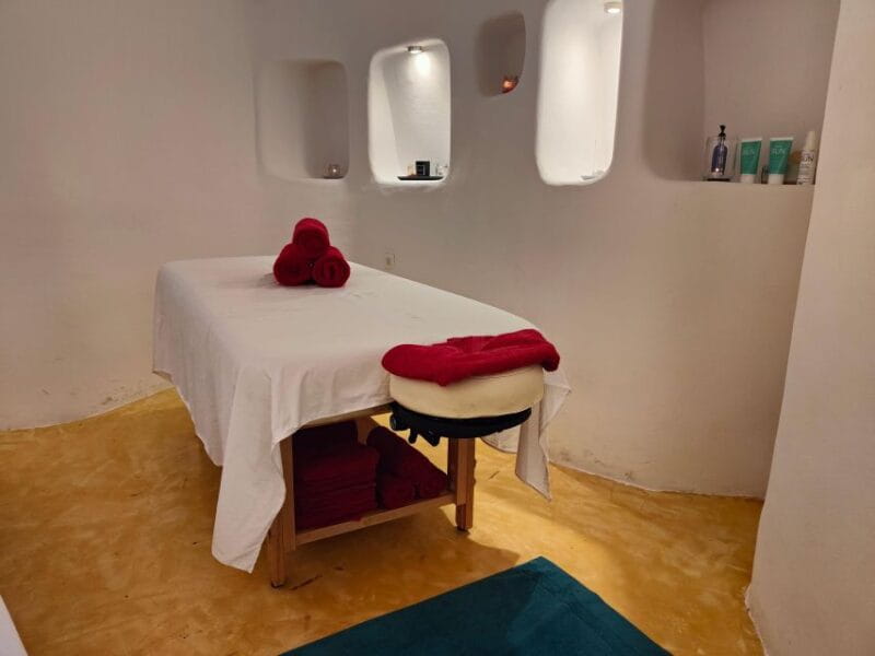 Akrotiri: Aromatherapy Couples Massage - Who Would Love This Experience?