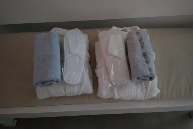 Akrotiri: Singles' Aromatherapy Massages - Entering The Spa: Setting Expectations