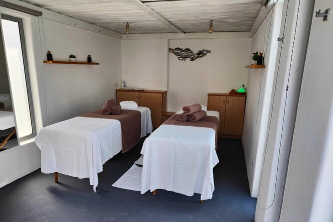 Akrotiri: Spa break for 3-4 friends, Pool access, wine & fruits - Key points / Takeaways