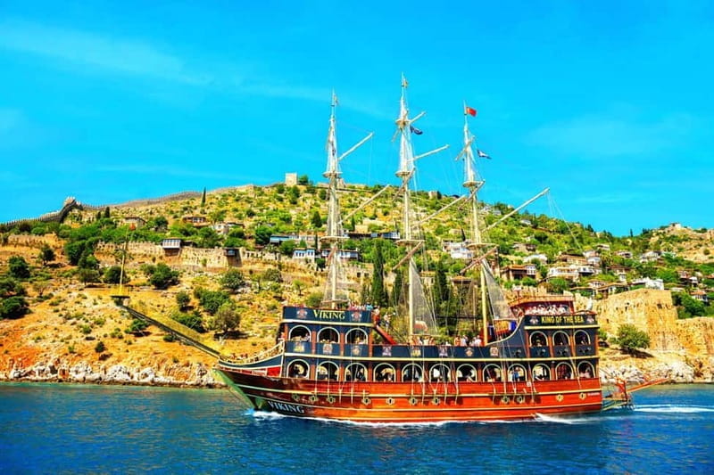 Alanya: Deluxe Boat Tour with Soft Drinks Lunch & Foam Party - Lunch and Relaxation