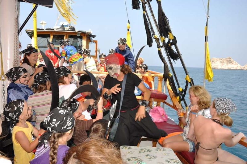 Alanya: Luxury Pirate Boat Trip w/Meal, Drinks and Pickup - Who Should Book This Experience?