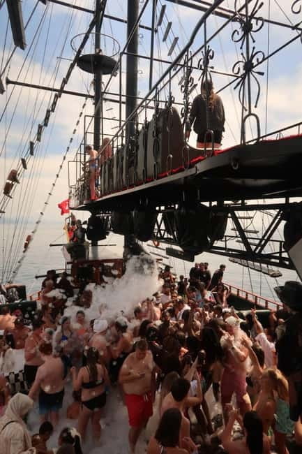 Alanya: Pirate Boat Party with Foam, Disco, Lunch & Drinks - Foam, Disco, and Party Atmosphere