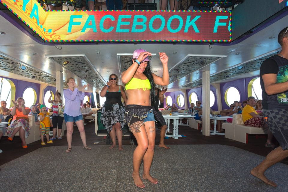 Alanya: Pirate Boat Tour With Buffet Lunch and Drinks - Dolphin and Turtle Viewing