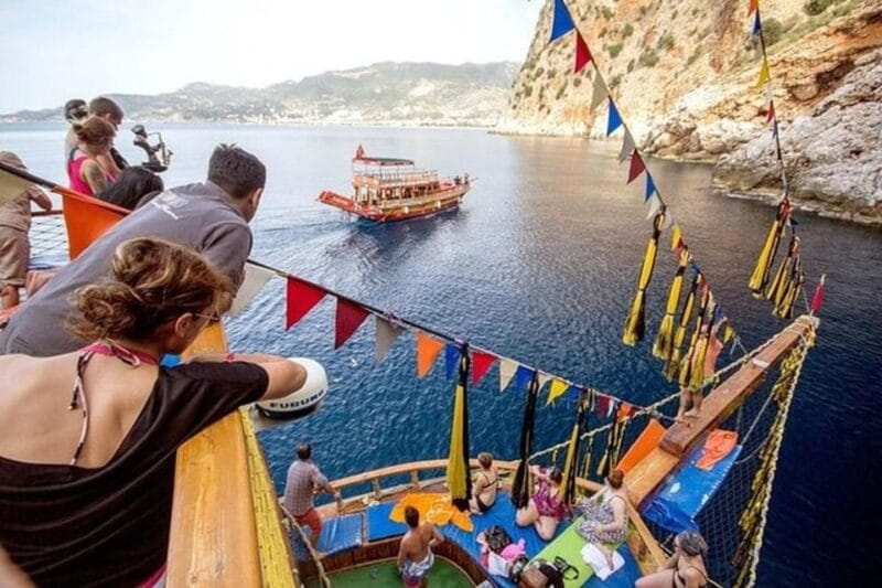 Alanya: Pirates Boat Trip with Lunch and Hotel Pickup - Key Points / Takeaways