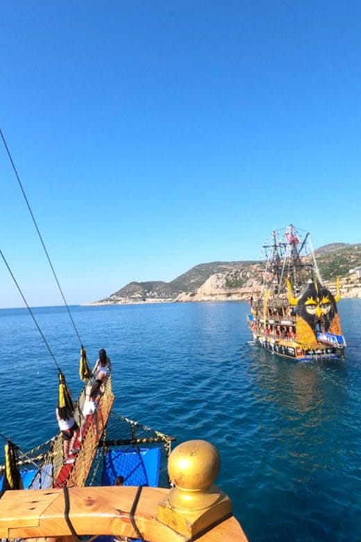 Alanya: Pirates Boat Trip with Lunch and Hotel Pickup - Setting Sail: The Pirate-Themed Boat Experience