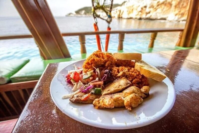 Alanya: Pirates Boat Trip with Lunch and Hotel Pickup - Relaxing at Ulas Beach & View Point
