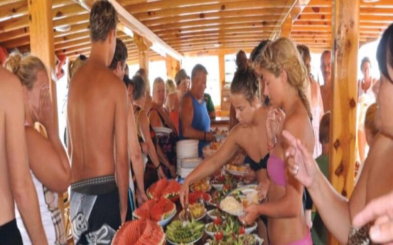 Alanya: Pirates of Alanya Boat Tour with Lunch and Drinks - The Sum Up