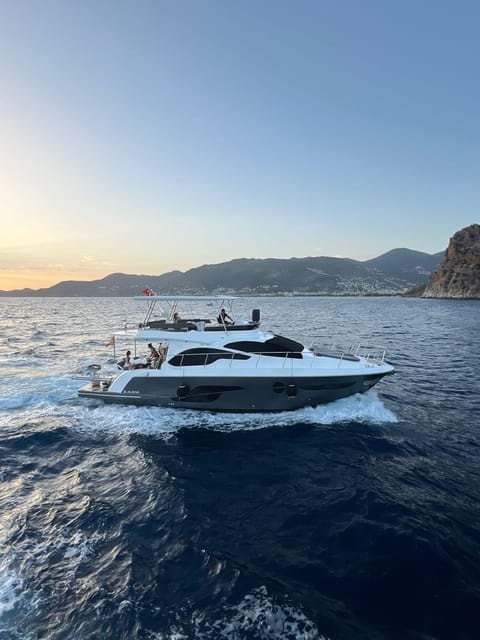 Alanya VIP Yacht Tour: Unlimited Drinks&Party Sunset&Morning - Entering the World of the Alanya VIP Yacht Tour