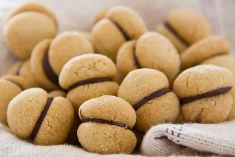 Alba: History Walking Tour and Food Tasting with a Local - Art, History, and Local Stories in Alba