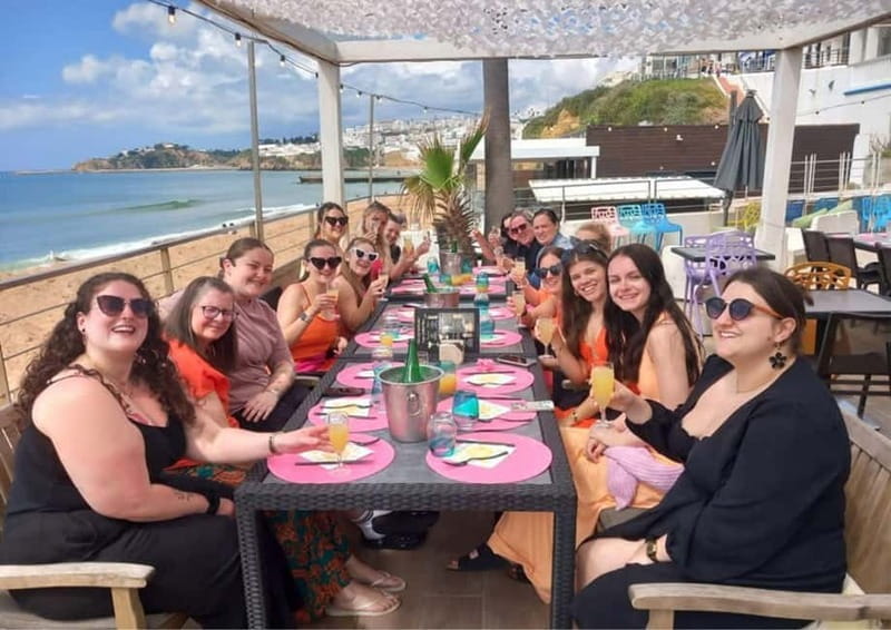 Albufeira: Full-English Breakfast with Prosecco - What the Experience Looks Like
