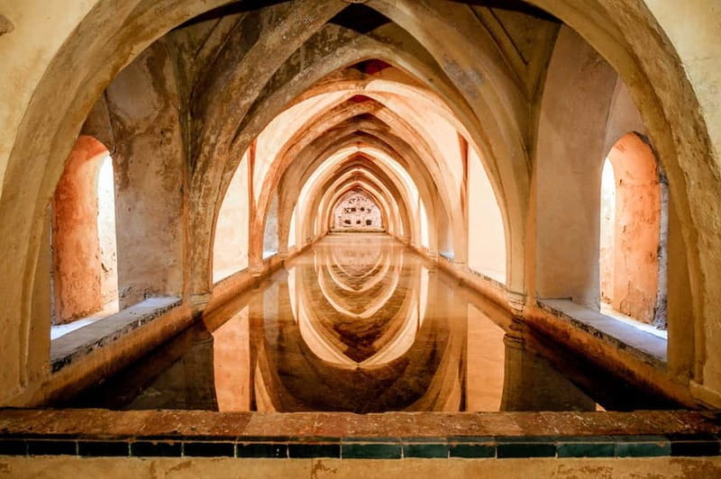 Alcazar of Seville Exclusive Group, max. 9 travelers - Price and Logistics