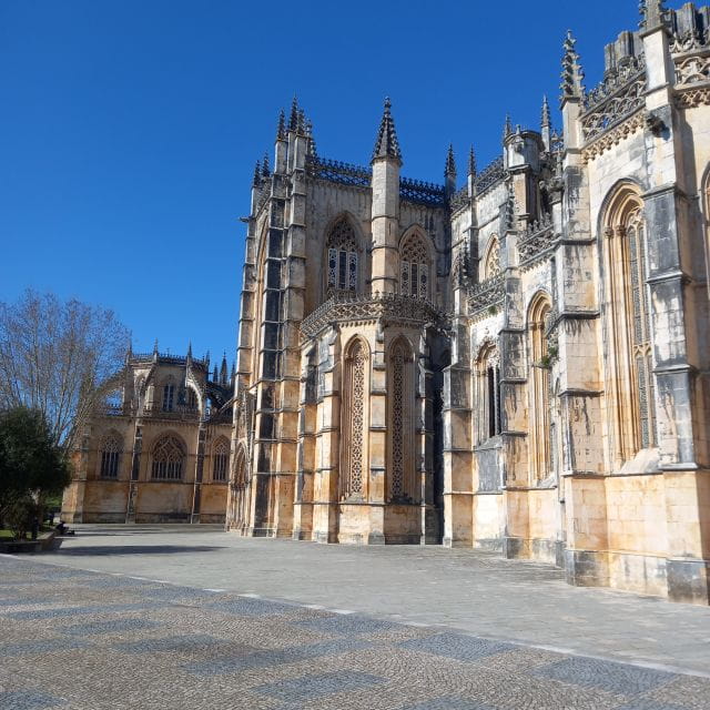 Alcobaça and Batalha Monasteries: Private Tour - Discovering Batalha Monastery: Architectural Wonder and Historic Significance