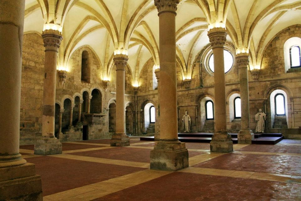 Alcobaça Monastery: Private Guided Tour - Monastic Lifestyle and Traditions