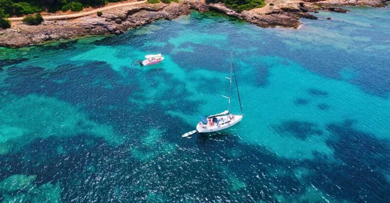 Alghero: Sailboat excursion in Porto Conte bay w/ Lunch - Discovering the Coast of Alghero: An Overview