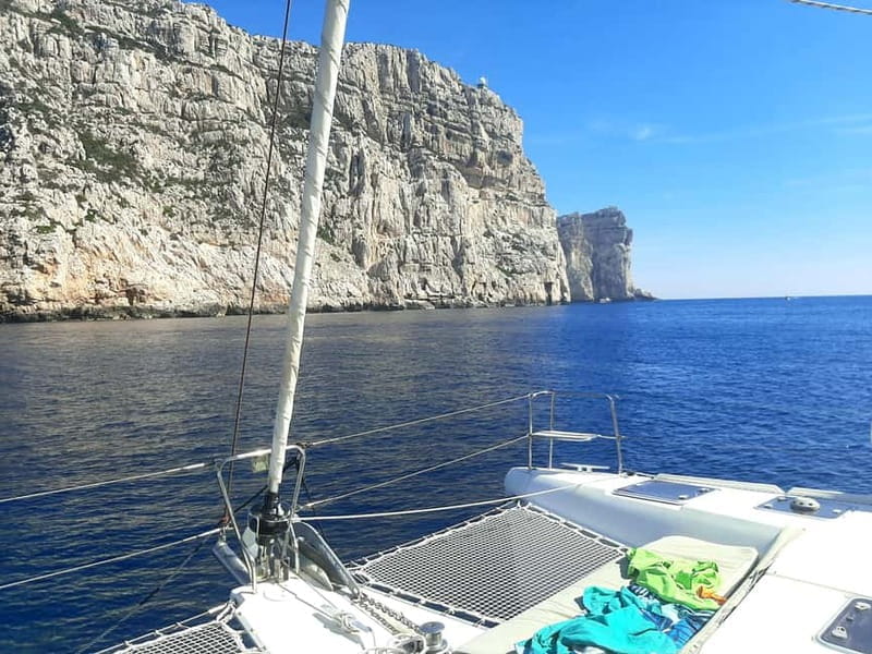 Alghero: Sailing catamaran day trip with lunch - FAQs