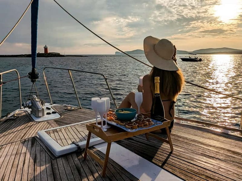 Alghero: Sunset Sailing Cruise with Aperitif - Aperitivo and Tasting Delights