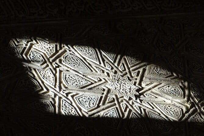 Alhambra and Nasrid Private Walking Tour with Food Tasting - Practical Details: What to Expect