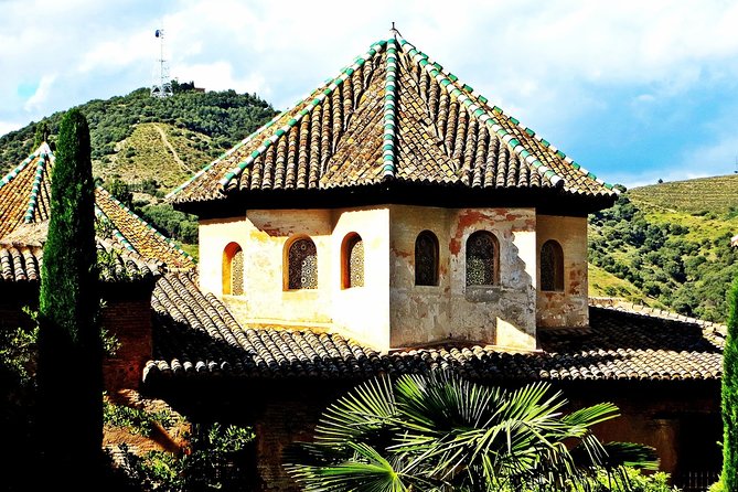 Alhambra & Generalife Skip the Line Premium Tour Including Nasrid Palaces - What to Expect