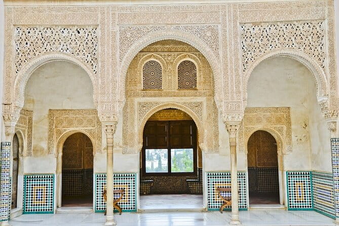 Alhambra & Generalife Skip the Line Regular Group Including Nasrid Palaces - Overview of Alhambra and Generalife