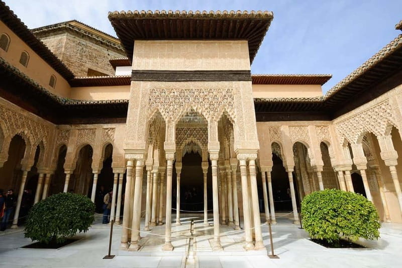 Alhambra Guided Tour with Nasrid Palaces & Gardens - FAQs