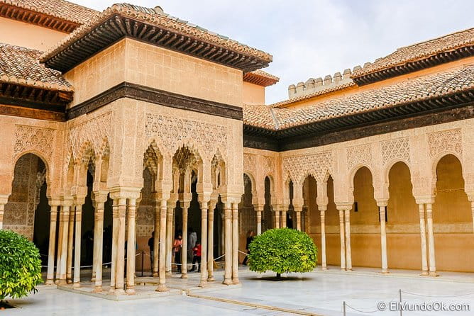 Alhambra palace Private tour with private local guide and admission tickets - Key Points / Takeaways