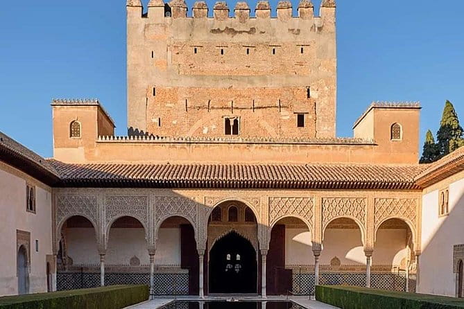 Alhambra Private Tour: Nasrid Palaces, Alcazaba and Generalife - Key Points