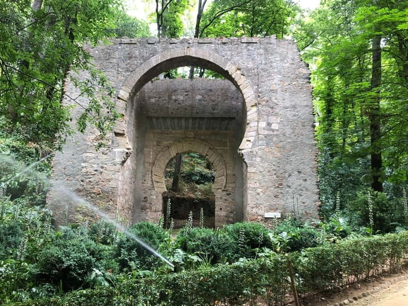 Alhambra Surroundings: History, Architecture and Legends - Price and Value