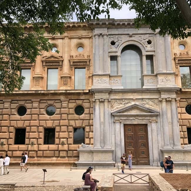 Alhambra Surroundings: History, Architecture and Legends - FAQ