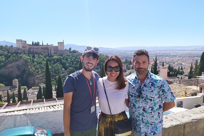 Alhambra With Nazaries Palaces Private Tour - Meeting and Pickup