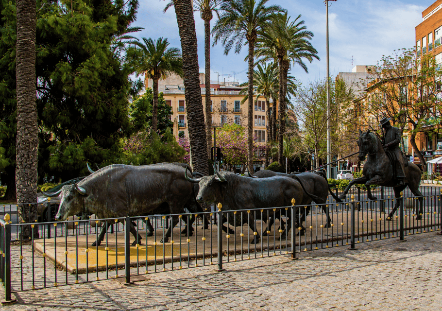 Alicante: Bullring and Central Market Gastronomic Tour - Exploring Central Market