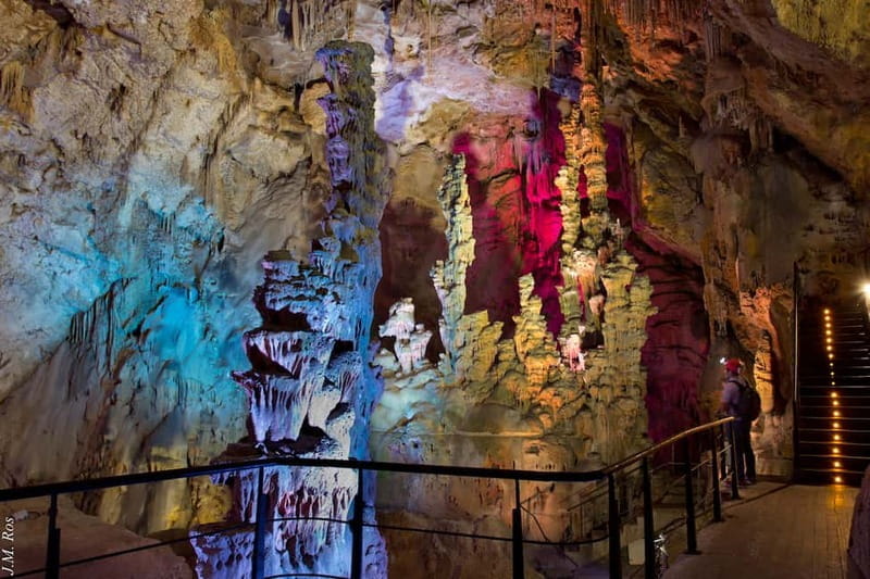 Alicante: Canelobre Caves & Busot Tour with Local Guide - Exploring the Majestic Canelobre Caves
