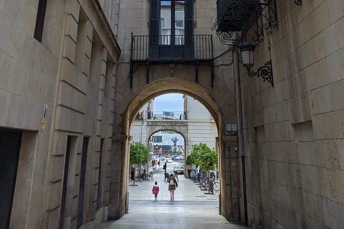 Alicante & Elche. Transport, guide and monuments. - The Sum Up