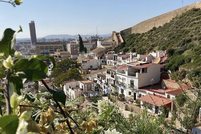 Alicante Historic Small Group Tour With Tapas Tasting - Explore Alicantes History