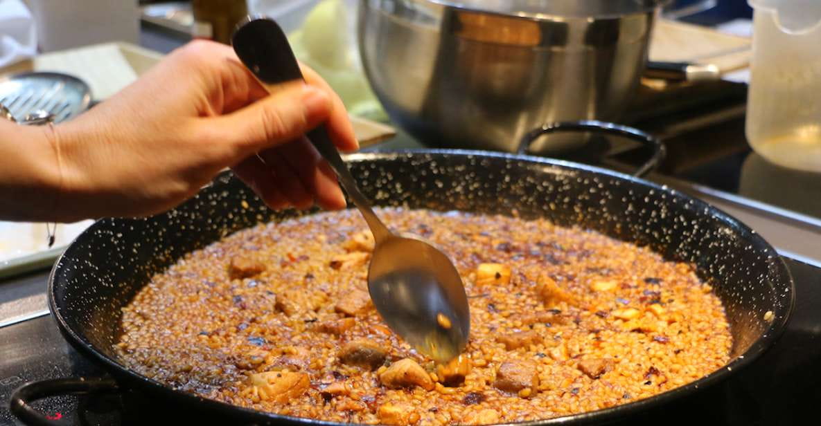 Alicante: Old Town Walking Tour & Paella Show - Things To Know