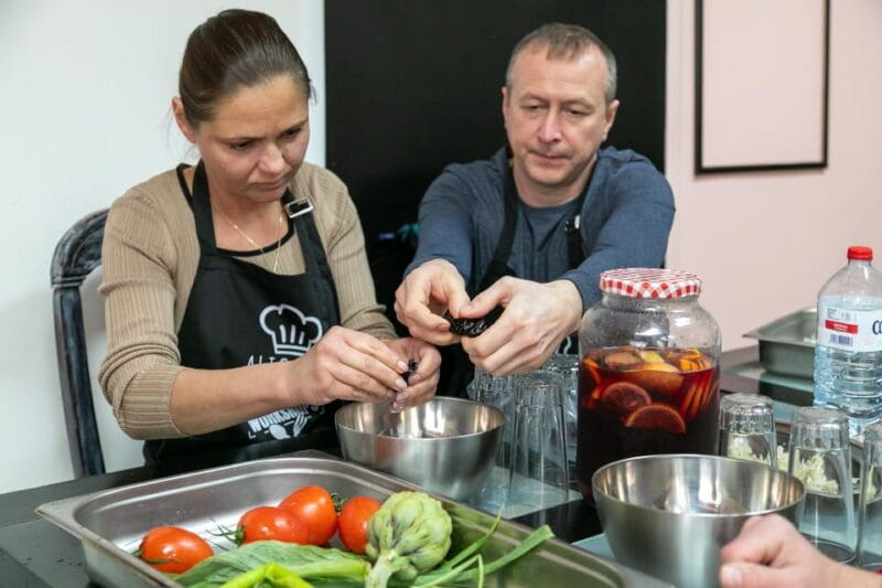 Alicante: Paella and Sangría Workshop with Market Visit - Discovering Alicante’s Flavors: A Closer Look at the Experience