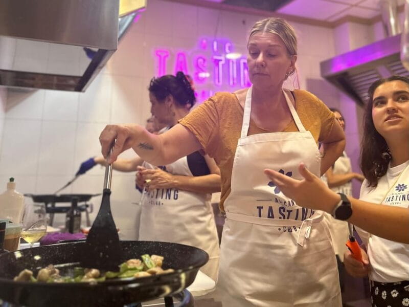 Alicante Paella Cooking Class, Tapas, Drinks and Market - Who Should Consider This Tour?