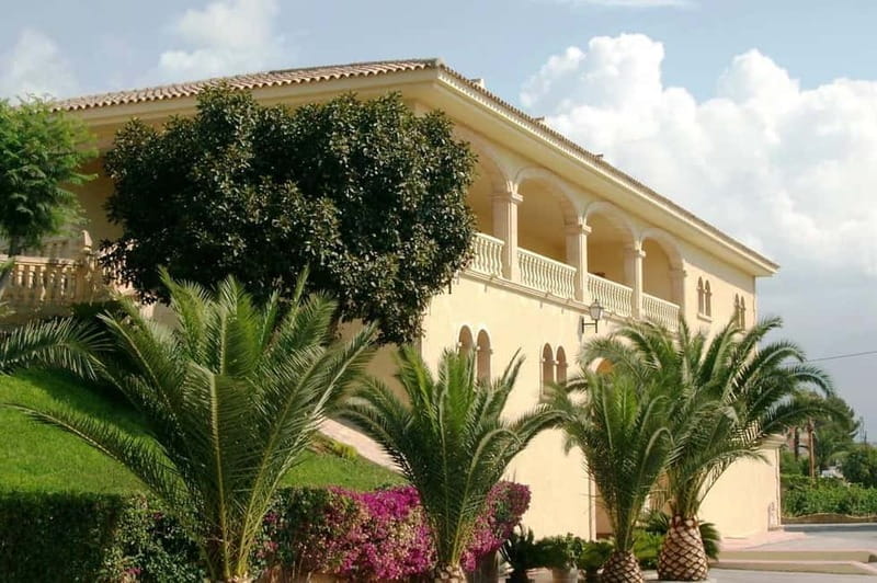 Alicante: Premium Winery with 7 Tastings and Guadalest Transfer Included - Starting with Alicante: A Perfect Day Out