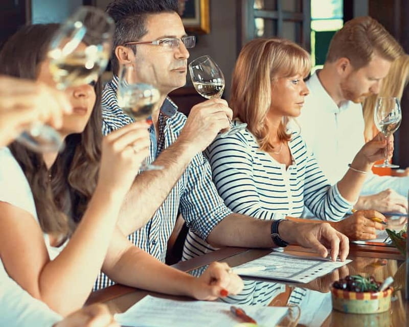 All Alicante with Castle, Market and Tapas. Small group max 8 people - Exploring Alicante’s Historic Squares and Streets