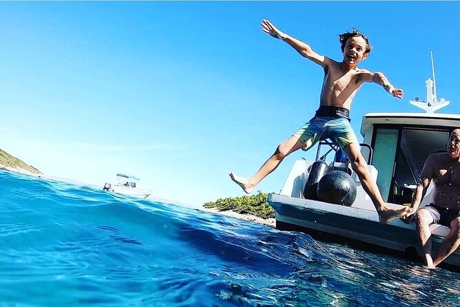 All-Inclusive Gastro Blue Cave Tour From Split - Dining Experience